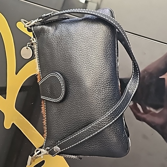 A hand bag - Picture 2 of 4